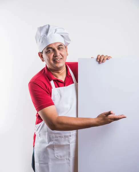 Indiana Chef masculino apresentando uma placa branca. Isolado sobre fundo branco — Fotografia de Stock