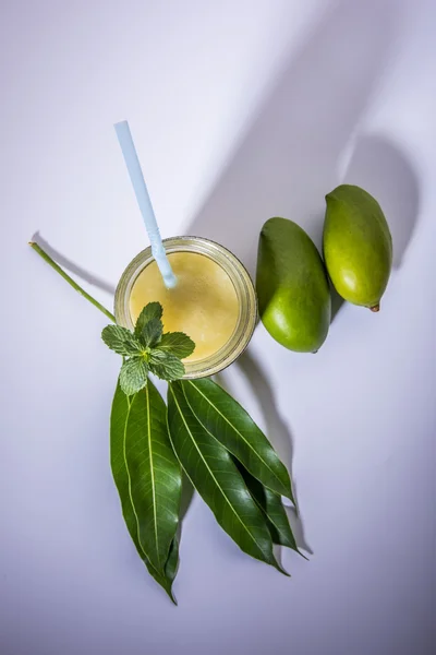 Aam Panna ou Salgado Verde Mano Suco ou verde kairi panha ou kairi pahna, refrescante dring frio no verão indiano — Fotografia de Stock