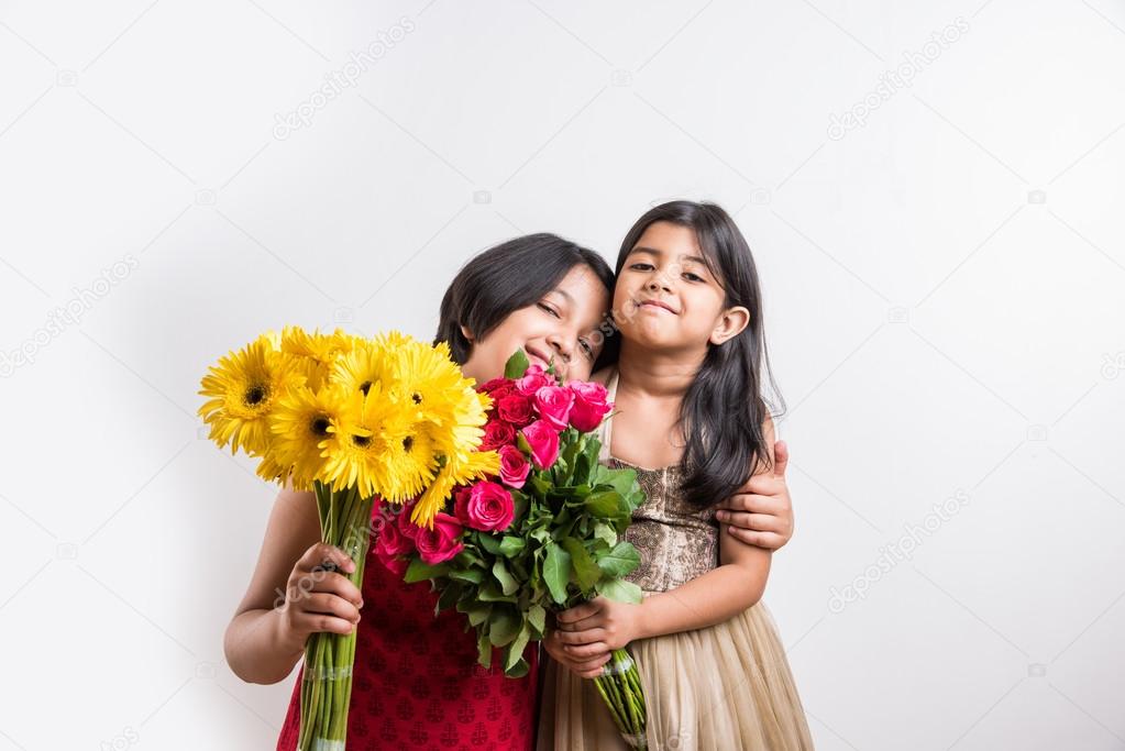 Fotos de Hermanas., Felicidad, Adorable., Naturaleza, Niño - Imagen de ©   #115399770