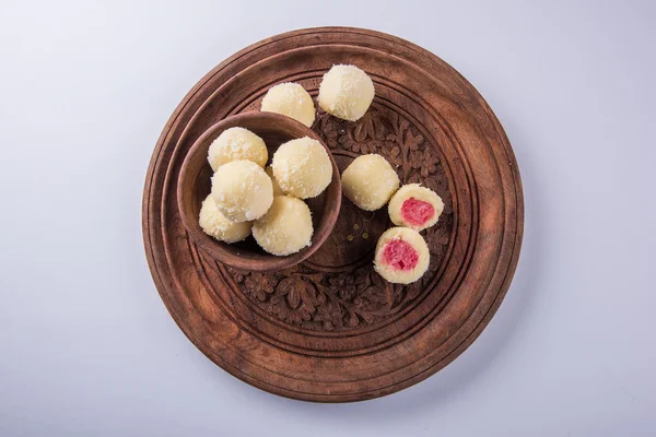 Kheer kahraman veya koyak kahraman Bengalli bir tatlıdır