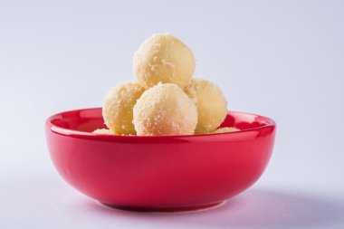 Kheer kahraman veya koyak kahraman Bengalli bir tatlıdır