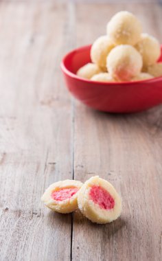 Kheer kahraman veya koyak kahraman Bengalli bir tatlıdır