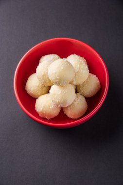 Kheer kahraman veya koyak kahraman Bengalli bir tatlıdır