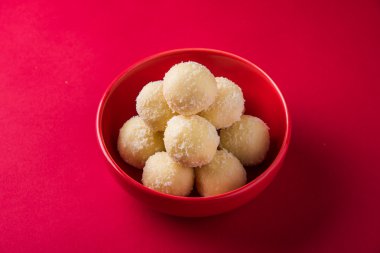 Kheer kahraman veya koyak kahraman Bengalli bir tatlıdır