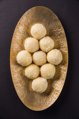 Kheer kahraman veya koyak kahraman Bengalli bir tatlıdır