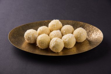 Kheer kahraman veya koyak kahraman Bengalli bir tatlıdır