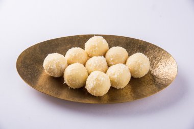 Kheer kahraman veya koyak kahraman Bengalli bir tatlıdır