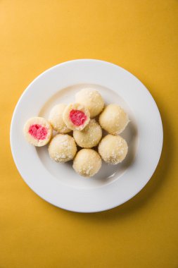 Kheer kahraman veya koyak kahraman Bengalli bir tatlıdır