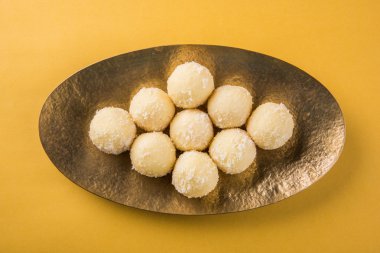 Kheer kahraman veya koyak kahraman Bengalli bir tatlıdır