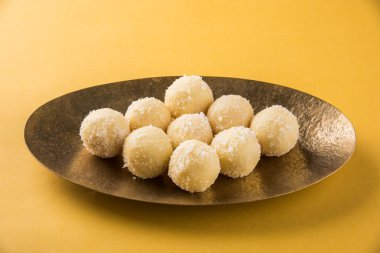 Kheer kahraman veya koyak kahraman Bengalli bir tatlıdır