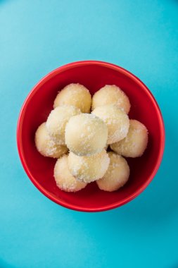 Kheer kahraman veya koyak kahraman Bengalli bir tatlıdır