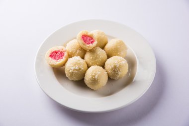 Kheer kahraman veya koyak kahraman Bengalli bir tatlıdır