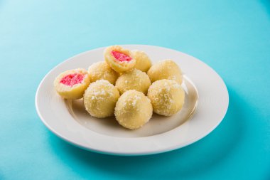 Kheer kahraman veya koyak kahraman Bengalli bir tatlıdır