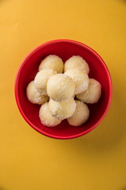 Kheer kahraman veya koyak kahraman Bengalli bir tatlıdır