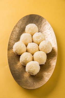 Kheer kahraman veya koyak kahraman Bengalli bir tatlıdır