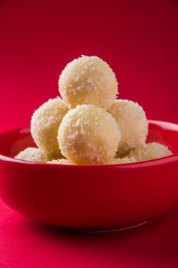 Kheer kahraman veya koyak kahraman Bengalli bir tatlıdır