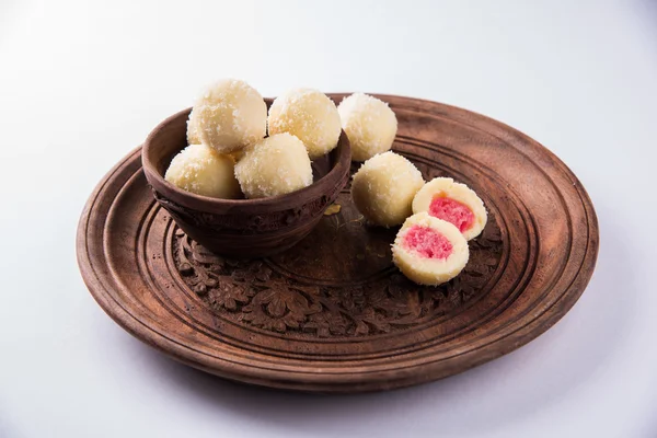 Kheer kahraman veya koyak kahraman Bengalli bir tatlıdır