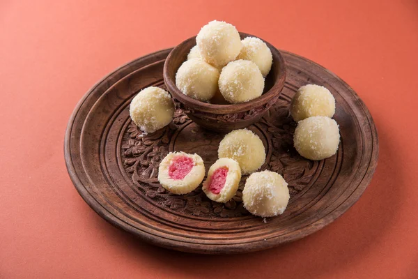 Kheer kahraman veya koyak kahraman Bengalli bir tatlıdır