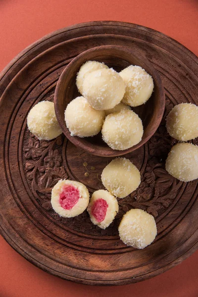 Kheer kahraman veya koyak kahraman Bengalli bir tatlıdır