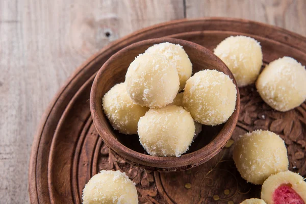 Kheer kadam oder khir kadam ist ein Bengalisüß — Stockfoto