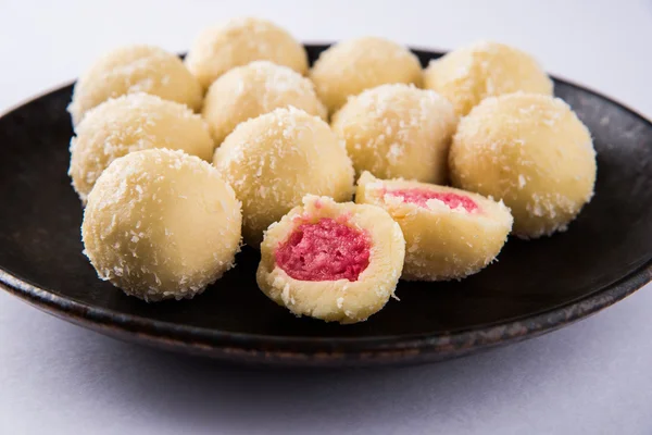 Kheer kahraman veya koyak kahraman Bengalli bir tatlıdır