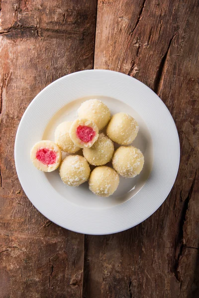 Kheer kadam oder khir kadam ist ein Bengalisüß — Stockfoto