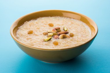 tatlı Kheer veya koyak payasa, gil-e-firdaus, fereni olarak da bilinen dik Khurma Seviyan, popüler tatlı tabağı