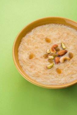 tatlı Kheer veya koyak payasa, gil-e-firdaus, fereni olarak da bilinen dik Khurma Seviyan, popüler tatlı tabağı