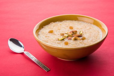 tatlı Kheer veya koyak payasa, gil-e-firdaus, fereni olarak da bilinen dik Khurma Seviyan, popüler tatlı tabağı