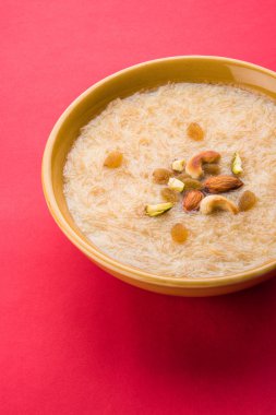 tatlı Kheer veya koyak payasa, gil-e-firdaus, fereni olarak da bilinen dik Khurma Seviyan, popüler tatlı tabağı