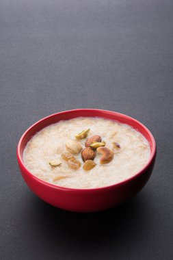 tatlı Kheer veya koyak payasa, gil-e-firdaus, fereni olarak da bilinen dik Khurma Seviyan, popüler tatlı tabağı