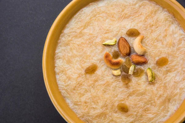 Sweet Kheer or khir payasa, gil-e-firdaus, fereni also known as Sheer Khurma Seviyan, popular sweet dish — Stock Photo, Image