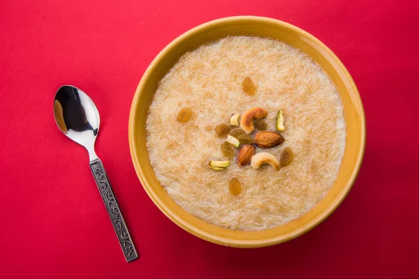 Sweet Kheer or khir payasa, gil-e-firdaus, fereni also known as Sheer Khurma Seviyan, popular sweet dish — Stock Photo, Image