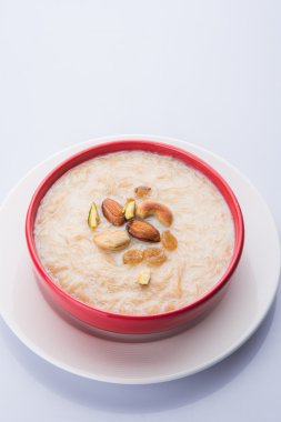 tatlı Kheer veya koyak payasa, gil-e-firdaus, fereni olarak da bilinen dik Khurma Seviyan, popüler tatlı tabağı