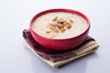 tatlı Kheer veya koyak payasa, gil-e-firdaus, fereni olarak da bilinen dik Khurma Seviyan, popüler tatlı tabağı