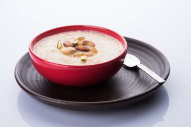 tatlı Kheer veya koyak payasa, gil-e-firdaus, fereni olarak da bilinen dik Khurma Seviyan, popüler tatlı tabağı