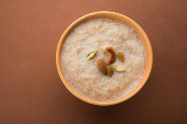 tatlı Kheer veya koyak payasa, gil-e-firdaus, fereni olarak da bilinen dik Khurma Seviyan, popüler tatlı tabağı