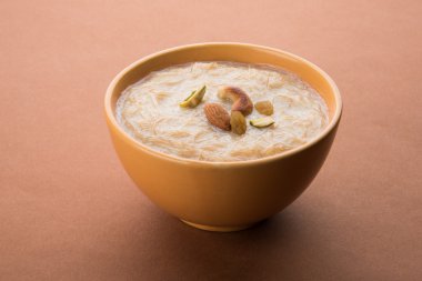 tatlı Kheer veya koyak payasa, gil-e-firdaus, fereni olarak da bilinen dik Khurma Seviyan, popüler tatlı tabağı
