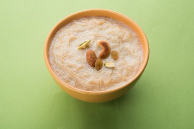 tatlı Kheer veya koyak payasa, gil-e-firdaus, fereni olarak da bilinen dik Khurma Seviyan, popüler tatlı tabağı