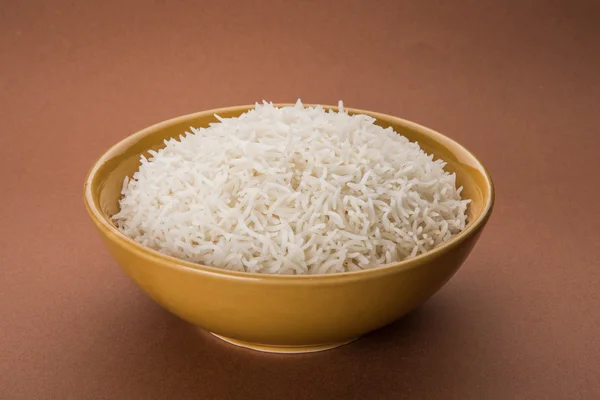 Riso basmati indiano, riso basmati pakistano, riso basmati asiatico, riso basmati cotto, riso bianco cotto, riso liscio cotto in ciotola — Foto Stock