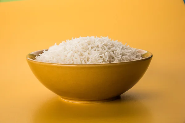 Arroz basmati indio, arroz basmati pakistaní, arroz basmati asiático, arroz basmati cocido, arroz blanco cocido, arroz llano cocido en un tazón —  Fotos de Stock