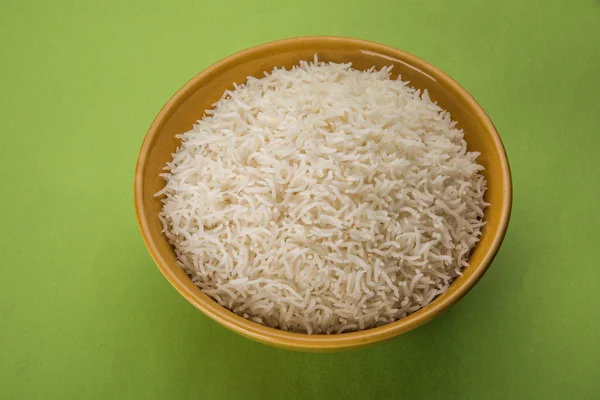 Arroz basmati indio, arroz basmati pakistaní, arroz basmati asiático, arroz basmati cocido, arroz blanco cocido, arroz llano cocido en un tazón —  Fotos de Stock