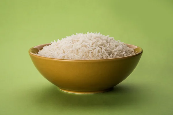 Arroz basmati indio, arroz basmati pakistaní, arroz basmati asiático, arroz basmati cocido, arroz blanco cocido, arroz llano cocido en un tazón —  Fotos de Stock