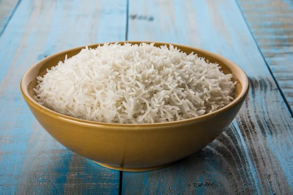 Arroz basmati indio, arroz basmati pakistaní, arroz basmati asiático, arroz basmati cocido, arroz blanco cocido, arroz llano cocido en un tazón —  Fotos de Stock