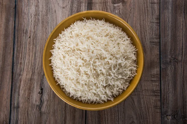 Ινδός basmati ρύζι, πακιστανικού ρυζιού basmati, ασιατικές basmati ρύζι, μαγειρεμένο ρύζι μπασμάτι, μαγειρεμένα λευκό ρύζι, μαγειρεμένο ρύζι σκέτο σε μπολ — Φωτογραφία Αρχείου