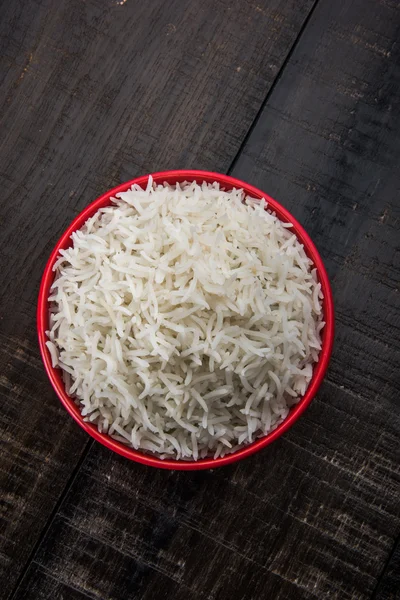 Indischer Basmatireis, pakistanischer Basmatireis, asiatischer Basmatireis, gekochter Basmatireis, gekochter weißer Reis, gekochter einfacher Reis in Schüssel — Stockfoto