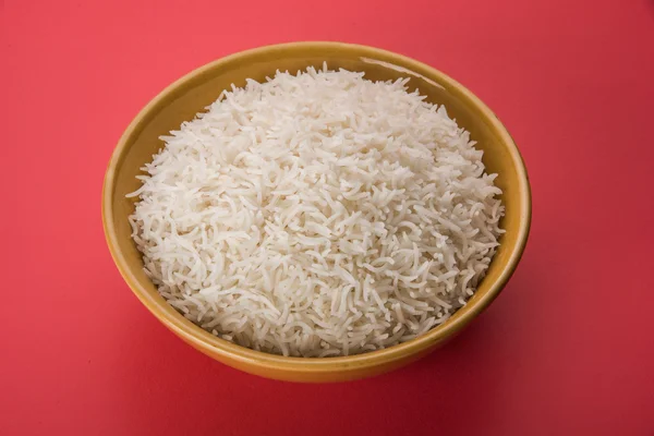 Indischer Basmatireis, pakistanischer Basmatireis, asiatischer Basmatireis, gekochter Basmatireis, gekochter weißer Reis, gekochter einfacher Reis in Schüssel — Stockfoto