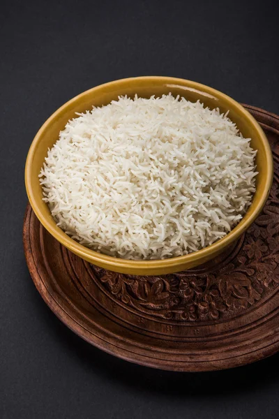 Orez basmati indian, orez basmati pakistani, orez basmati asiatic, orez basmati gatit, orez alb gatit, orez simplu gatit in castron — Fotografie, imagine de stoc