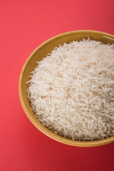 Arroz basmati indio, arroz basmati pakistaní, arroz basmati asiático, arroz basmati cocido, arroz blanco cocido, arroz llano cocido en un tazón —  Fotos de Stock