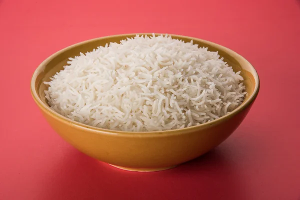 Indiai basmati rizs, a pakisztáni basmati rizs, ázsiai basmati rizs, főtt basmati rizs, fehér rizs, főtt sima rizst tálba főtt — Stock Fotó